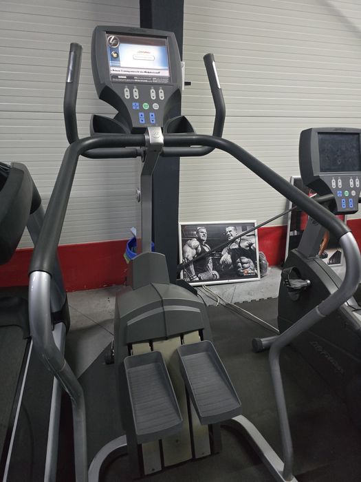 Banca piept Technogym plan inclinat, presa picioare, bicicleta stepper