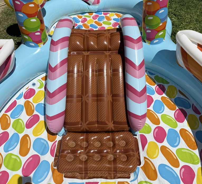 Надуваем център за игра с пързалка INTEX Candy Zone