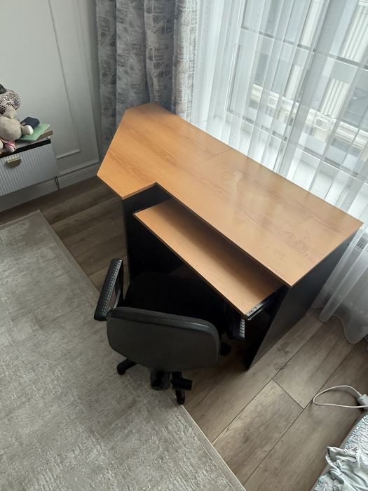Продается канцелярский стол с креслом