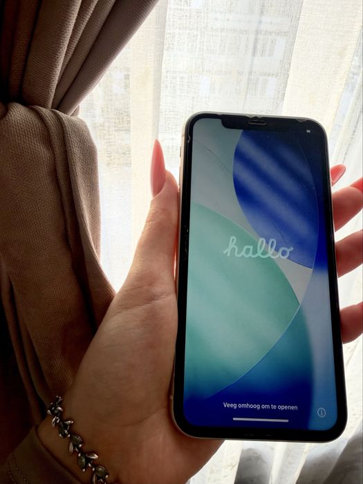 Продам  айфон 11