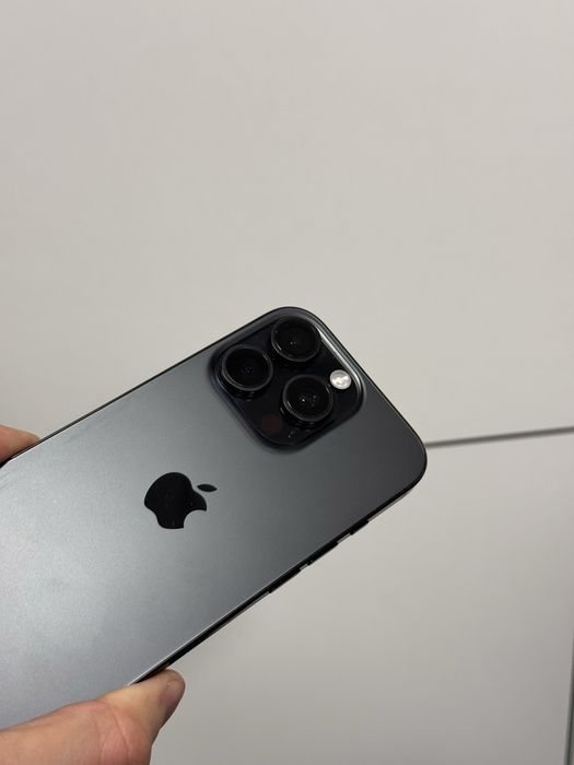 Продавам iPhone 16 PRO
