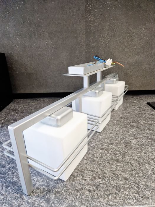 Lustra clasica din aluminiu si portelan