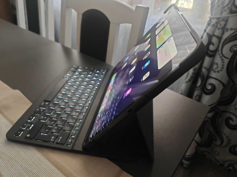 iPad Pro 4 12.9" (2020) 4th Gen Cellular 128 GB + Husa , IMPECABILA !
