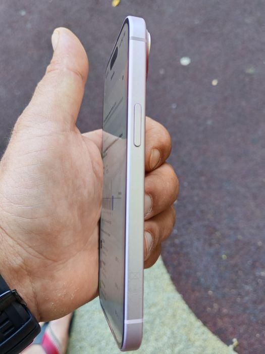 iPhone 15 simplu