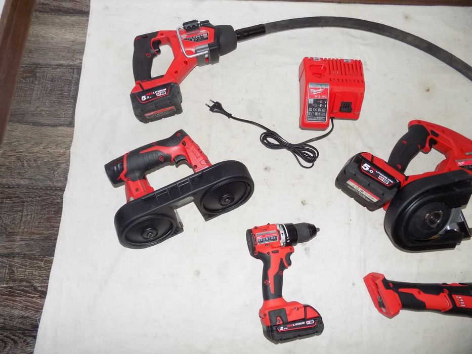 Fierastrau cu banda 12/18V Milwaukee