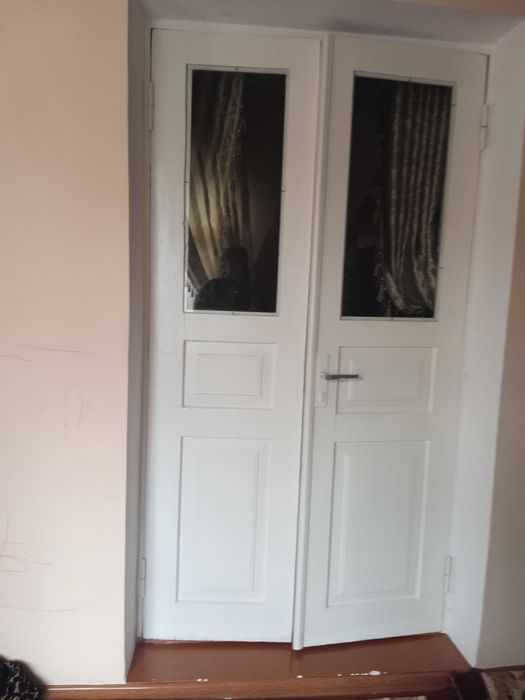 Окна 2 шт, двери 3 шт и форточка акфа в отличном состоянии .