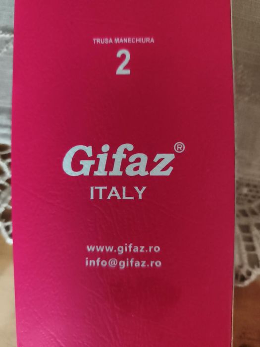 Trusă manichiură Gifaz Italy – nouă, fără etichetă, completă
Aș  chiar de la început:

„Trusă de manichiură Gifaz Italy, completă, nefolosită, în husă