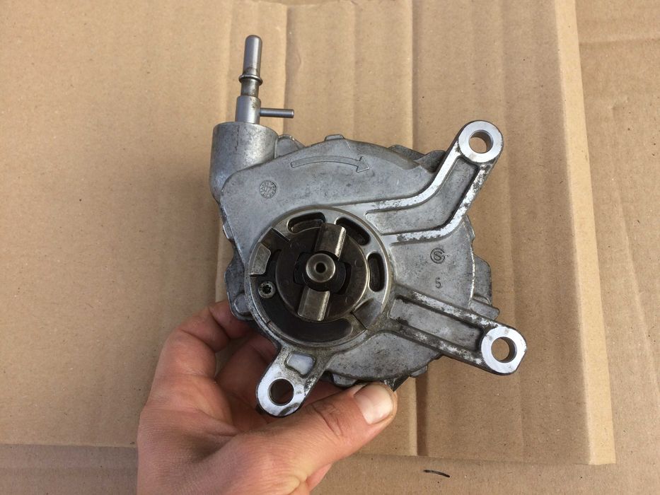 Вакуум помпа за Toyota Avensis,Auris,Corolla Verso,Rav 4 (2.2 D-4D)