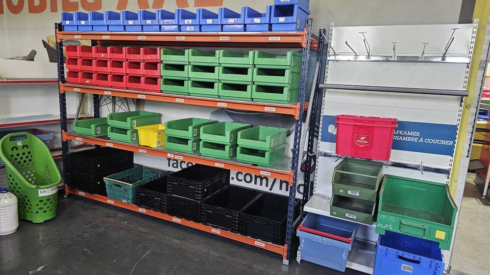 Cutii de plastic si metal