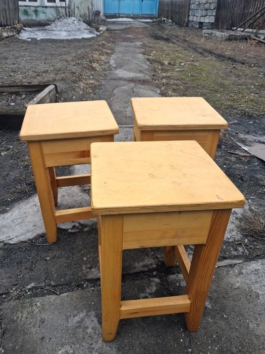 Продам 3 новые табурета. Очень крепкие .