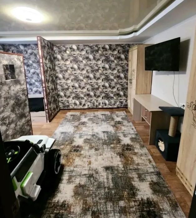 Продам квартиру 3 комнатная район 3 школы