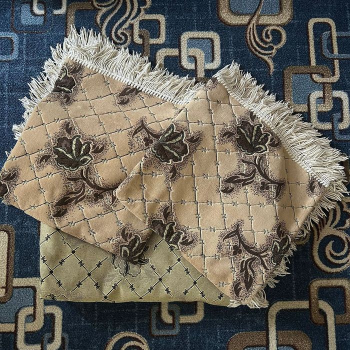 Продам накидки на диван и два кресла