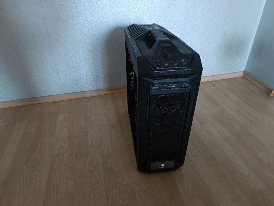 Продавам Cooler master Storm Trooper