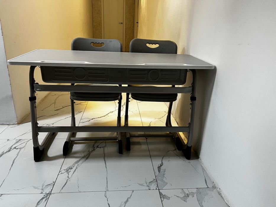 Парты со стульями