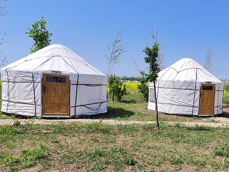 Vand cort tip iurta mongoleza  de 4 m si cu suprafata de 12,57 mp pentru toate anotimpurile