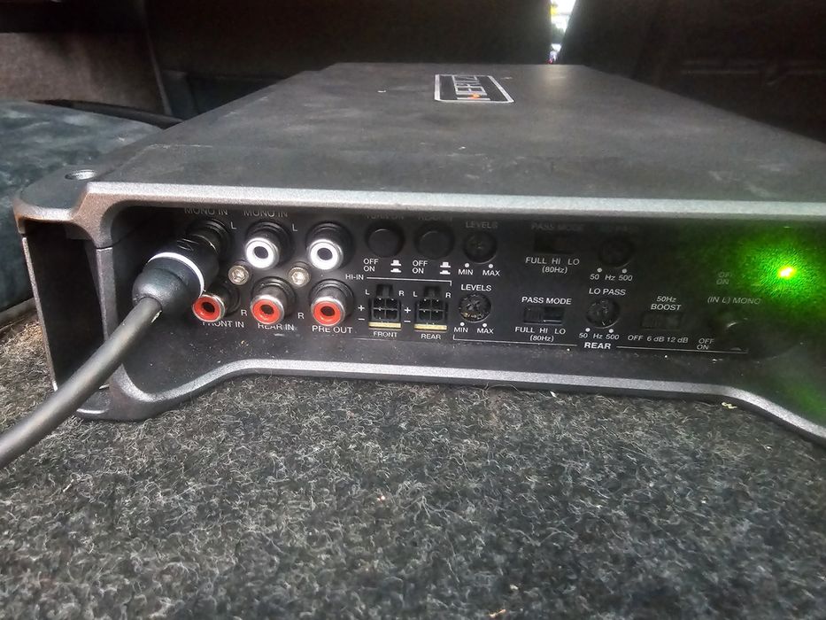 Автомобилен усилвател Hertz