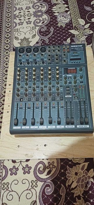 Музыкальный аппарат пульт