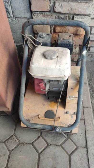 Бензиновая виброплита