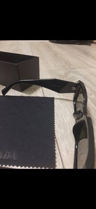 Vând ochelari Prada