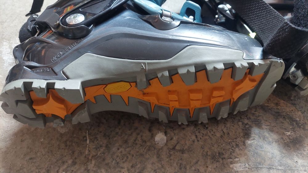 Продавам  дамски туринг ски G3