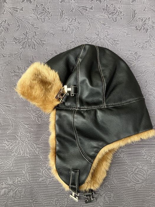 căciulă din piele artificială (mărimea L) pentru bărbați