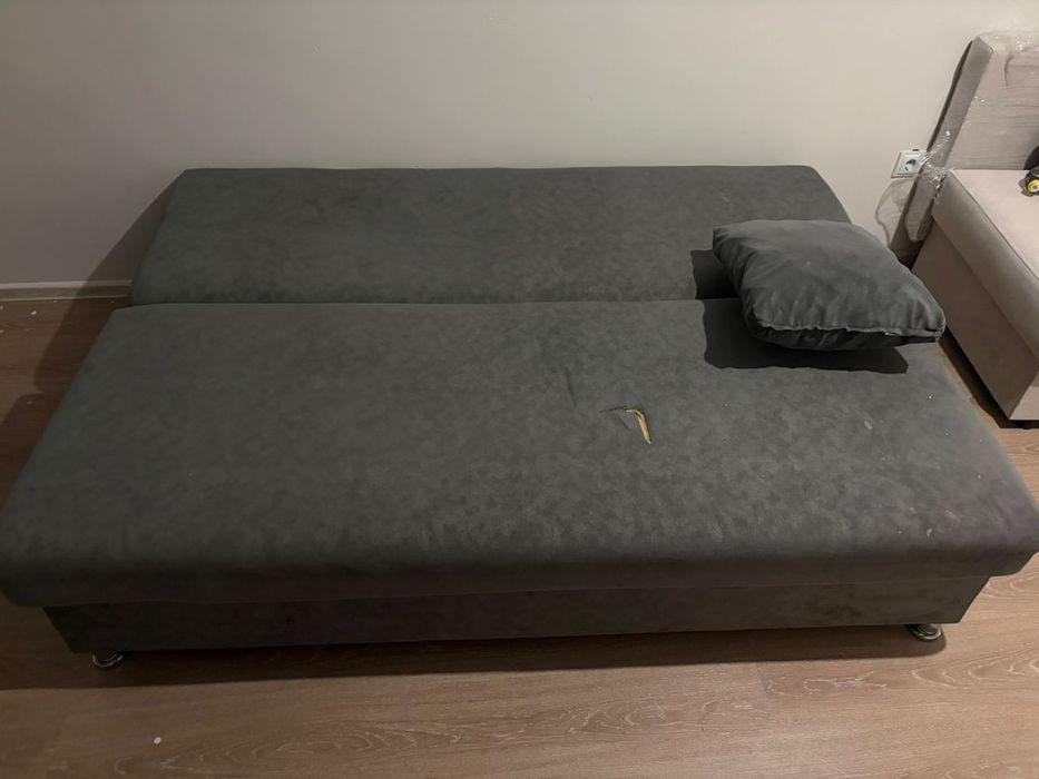 Продам диван есть небольшой дефект