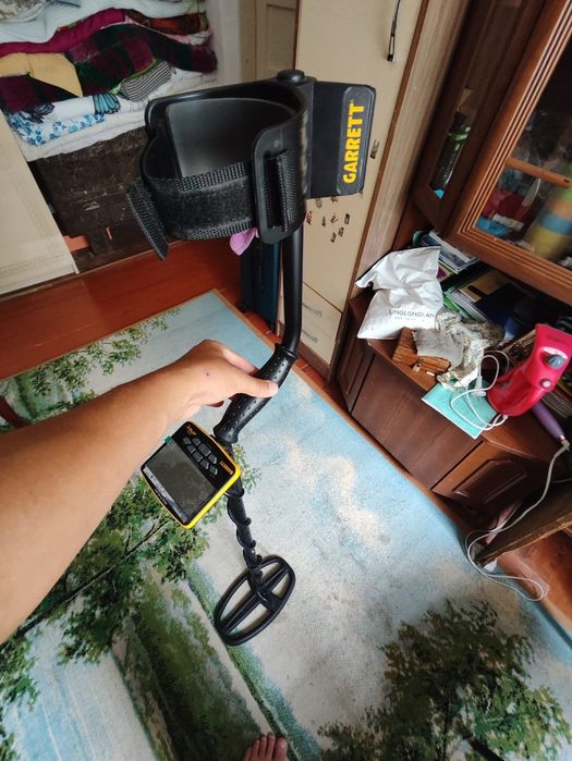 Срочно продам металлоискатель Garrett apex