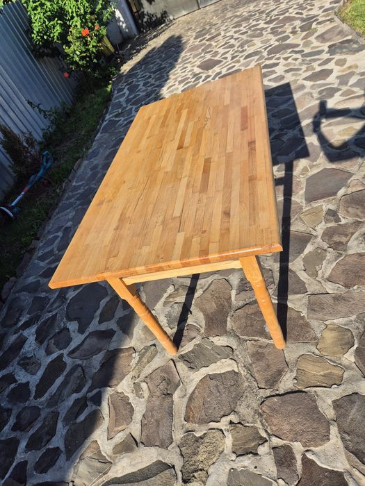 Mese și scaune lemn masiv