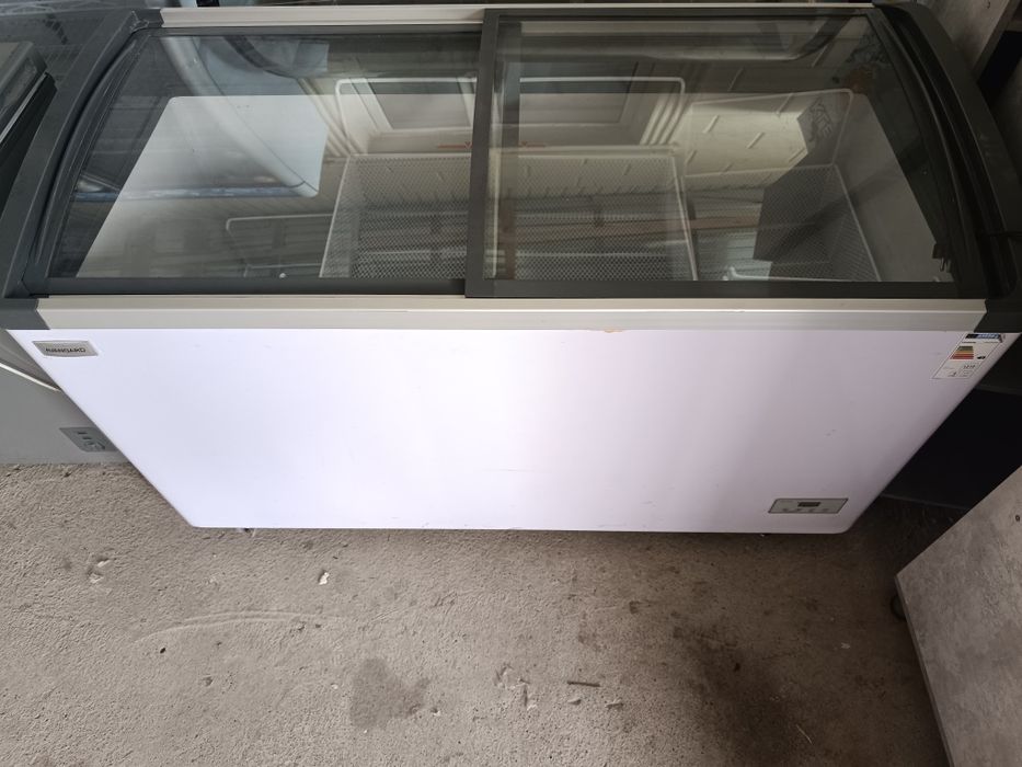 Морозильник почти новый