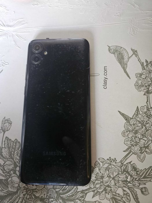 Смартфон Samsung с коробкой