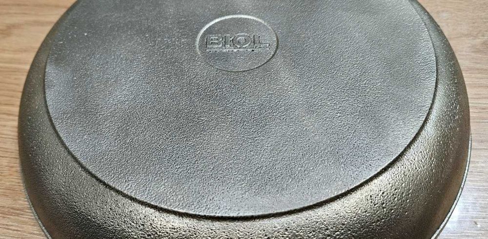 Чугунная сковородка  d. 25 см.