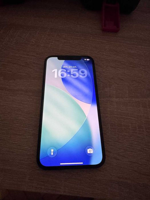 iPhone 12 64GB 77% Baterie