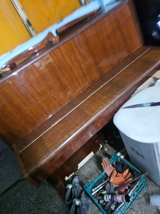 Продава се  руско пияно Чайковски