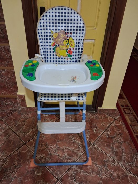Scaun de masa pentru copii mici