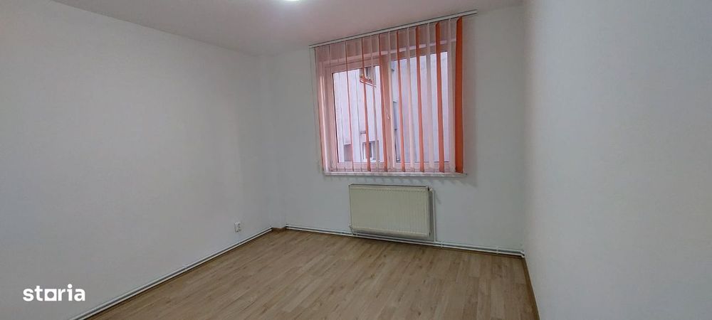 De inchiriat spatiu comercial/ birouri 40 mp - zona Poli 2