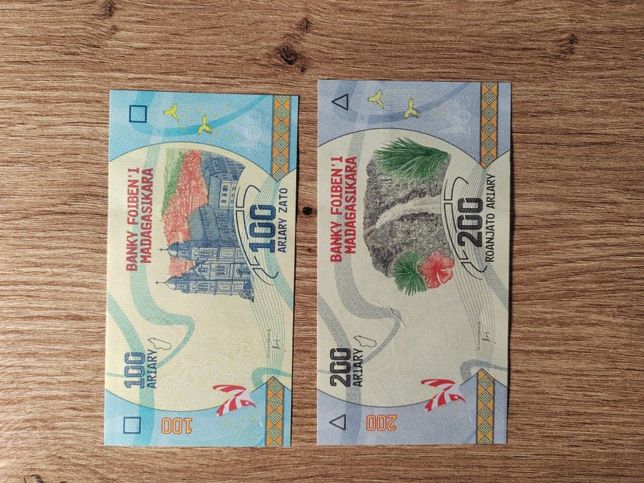 Vând bancnote din Madagascar