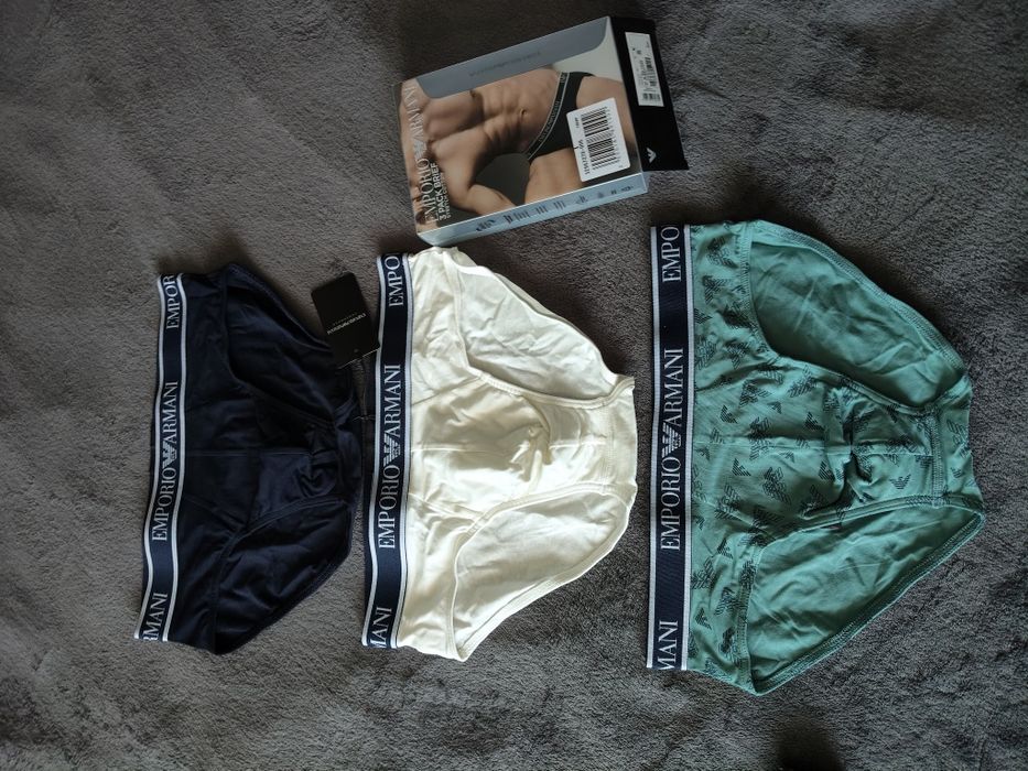 Emporio Armani set 3 chiloți bărbătești culoare negru .bleumarin-alb mărimea M noi originali