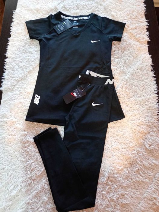 Дамски екипи с къс ръкав