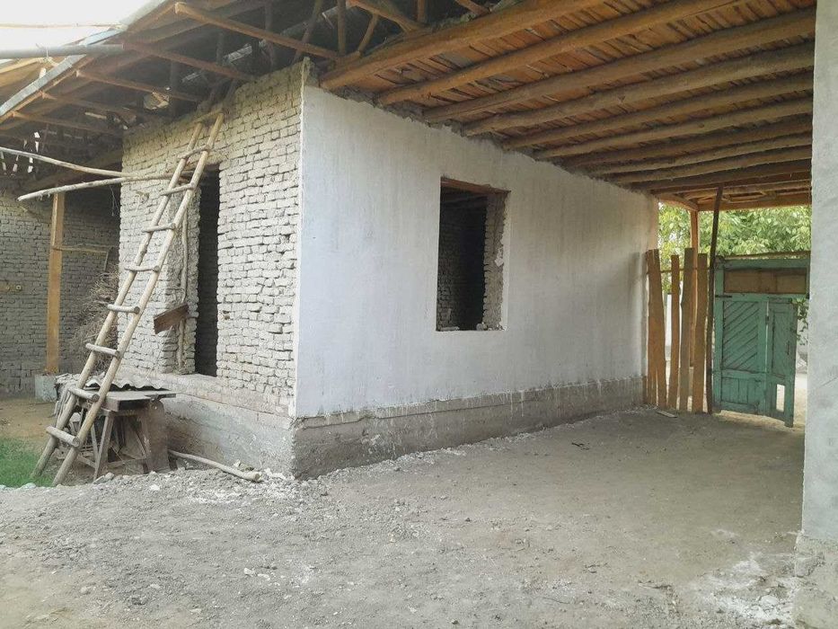 10 sotixli hovli uy bog'i bilan sotiladi