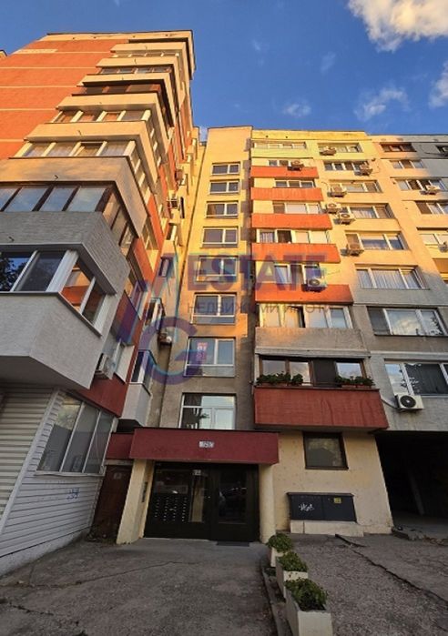 Двустаен, преустроен на тристаен