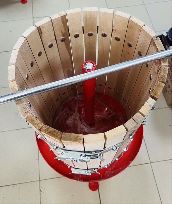 Преса за грозде българско производство/39л/.Размер на коша-35/45 см