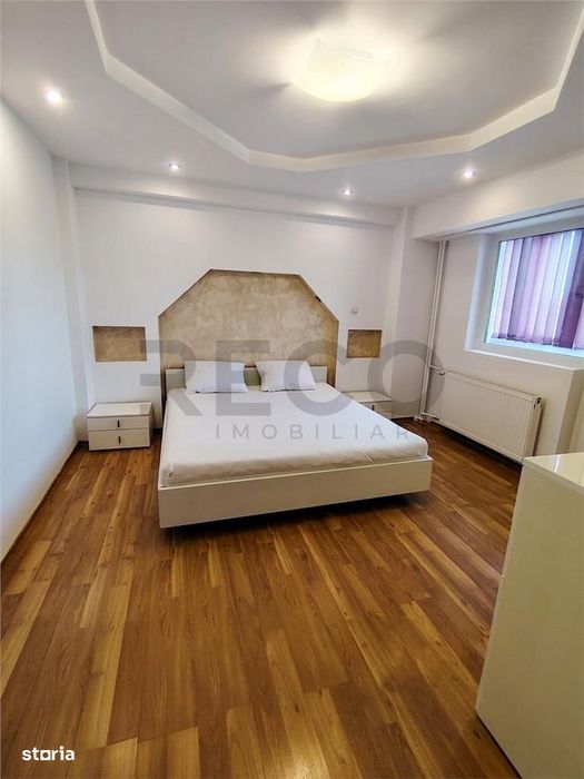 RECO Apartament renovat cu camere Decomandat cu lift