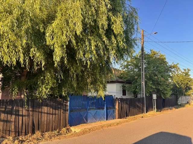 Casă de vânzare în comuna Gogoșu, județul Mehedinți
