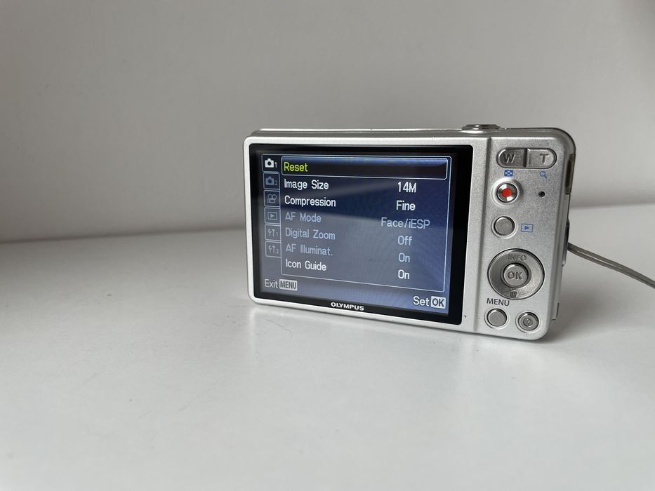 Camera Foto Digitala OLYMPUS VG-130 Silver 14.0MP  5x Optical Zoom Card SD 8GB, Digital Point and Shoot Camera
