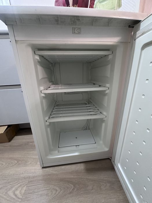Продам морозильник