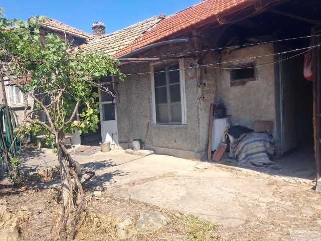 Къща с двор 680 кв.м., кв. Малчо Малчев