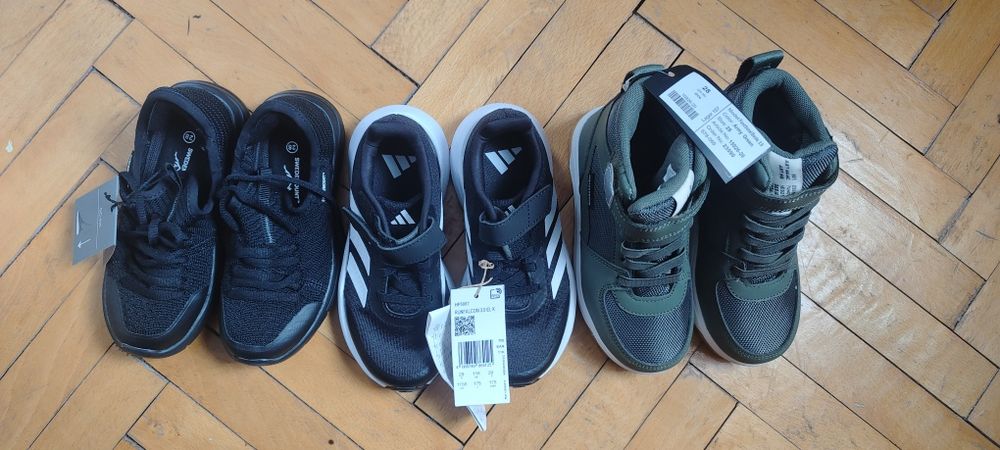 Adidași noi cu eticheta