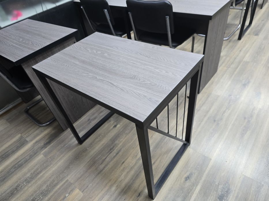 Продаются офисные и учебные стола и кресла