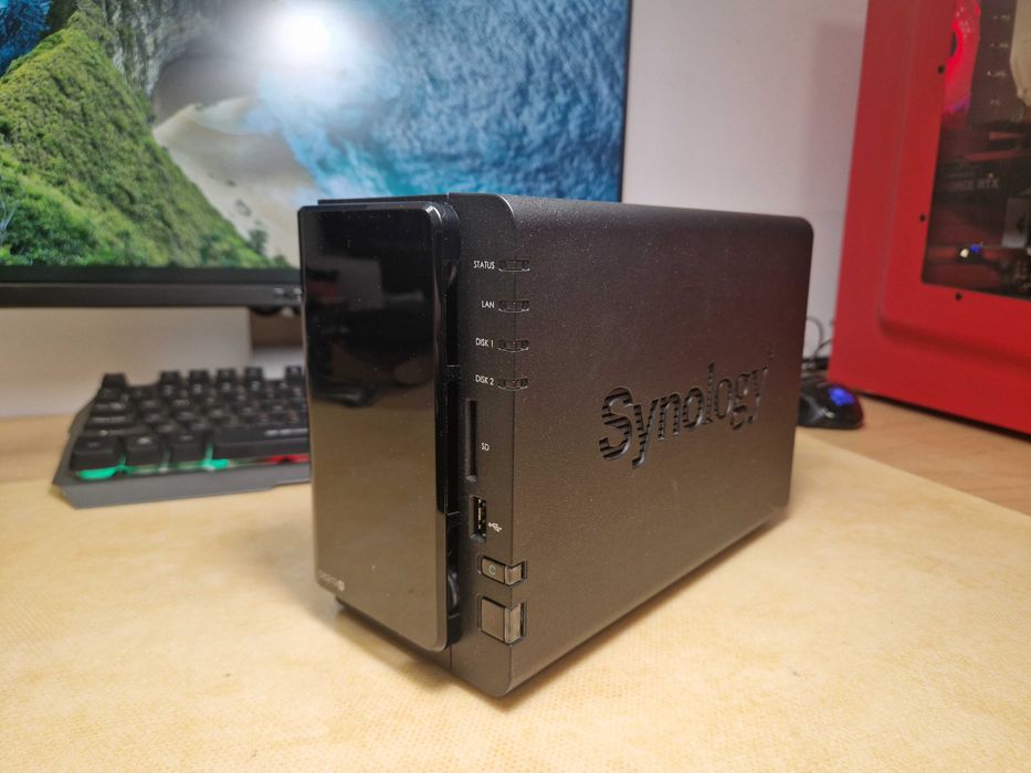 Vând NAS Synology DS213+ cu 2 x HDD HGST 8TB (7200 RPM)