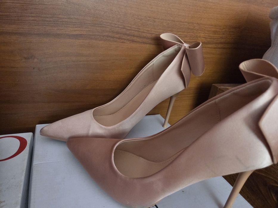 Елегантни обувки guess